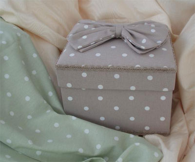 Box in beige with white polka dots - mint green with white polka dots also available